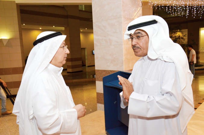الزميل عدنان الراشد في حديث مع الزميل سعد العنزي رئيس مكتب سكاي نيوز عربية في الكويت