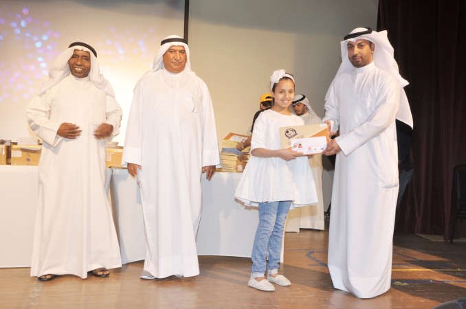 تكريم طالبة متفوقةاحمد علي﻿
