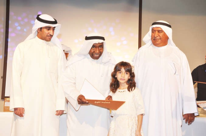 تكريم احدى الطالبات﻿