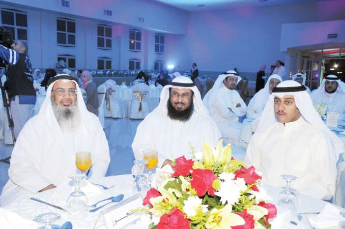 طلال الخرافي وجاسم المسباح ود محمد الراشد