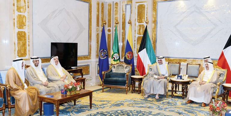 سمو الامير ورئيس مجلس الامة وفيصل الشايع ود يوسف الزلزلة وكامل العوضي﻿