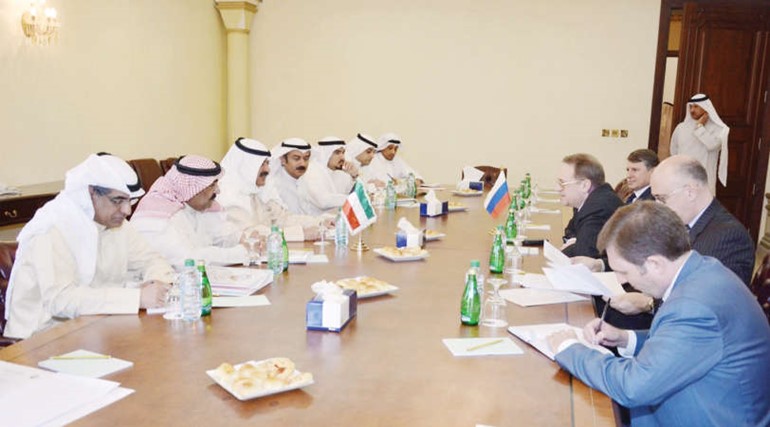 الجارالله خلال الاجتماع مع نظيره الروسي ميخائيل بوغدانوف