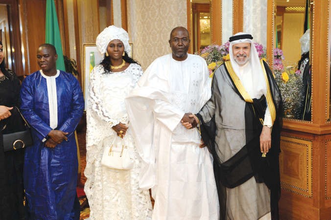 سفير البحرين الشيخ خليفة بن حمد مباركا ﻿