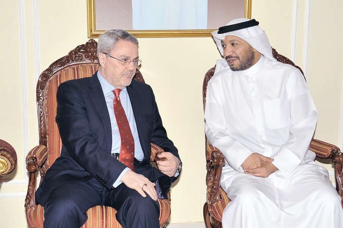 السفير العراقي مهنئا الدويسان﻿