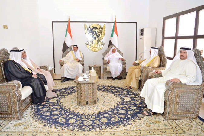 نائب رئيس مجلس الامة مبارك الخرينج وحمدان العازمي وماجد موسى وم محمد الهدية خلال وصولهم الى الخرطوم﻿
