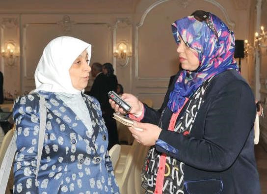 هند الصبيح متحدثة الى الزميلة هناء السيدناصر عبدالسيد﻿