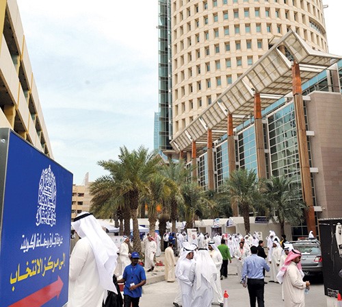 فوز قائمة «الأسرة الاقتصادية» بكامل أعضائها في الانتخابات النصفية لـ «الغرفة» بمشاركة 6736 ناخباً