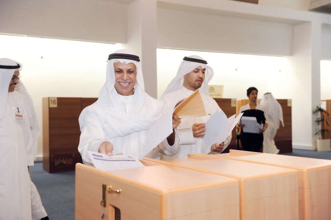 مبارك ناصر الساير يدلي بصوته 