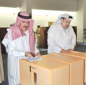 محمد الغانم يدلي بصوته 