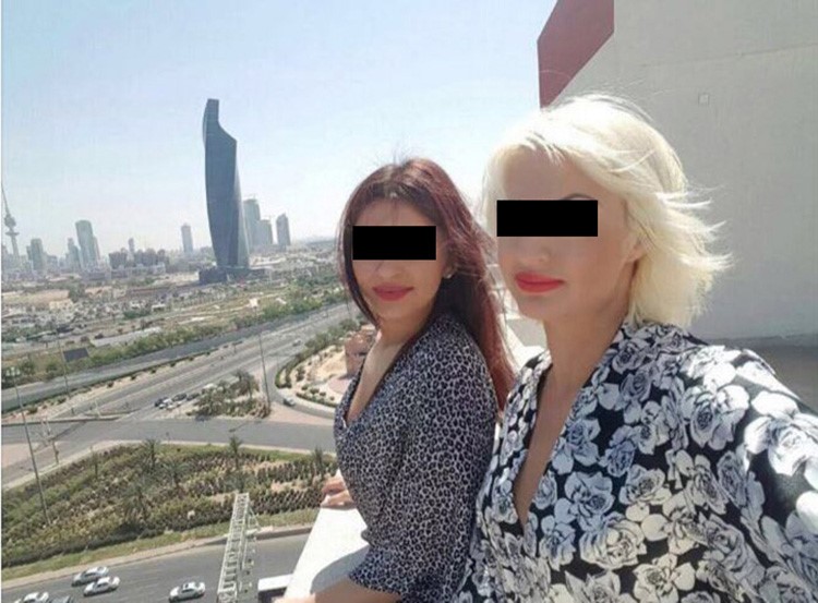 فتاتان رومانيتان ممن تم ضبطهن ﻿