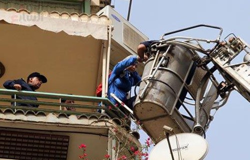 بالصور.. حريق في أستوديو الفنان عبدالرب إدريس 
