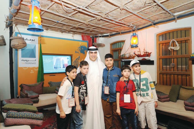 عدنان العثمان مع الايتام﻿