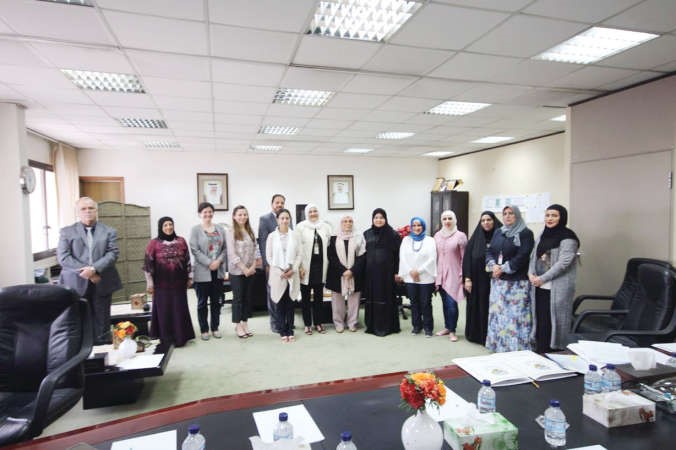 منيرة الفضلي ودمريم العازمي مع وفد الامم المتحدة 