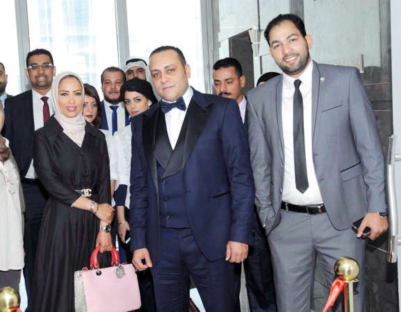 محمد الرفاعي وموضي الصباح في لقطة جماعية خلال افتتاح المقر الجديد﻿