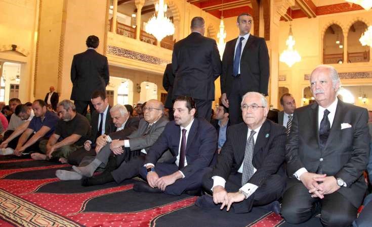  الرئيس سعد الحريري يؤدي صلاة الجمعة في مسجد محمد الامين وسط بيروت قبيل توجهه الى ضريح والده الرئيس الشهيد رفيق الحريري ليقرا له الفاتحة امس محمود الطويل