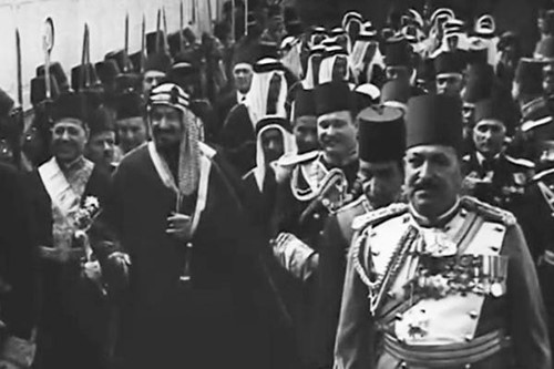 بالفيديو والصور.. مشاهد نادرة لزيارة الملك عبدالعزيز آل سعود إلى مصر في عام 1946