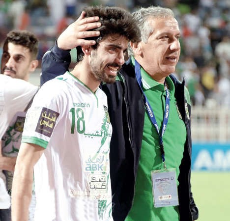 المدرب حمد عسكر يشيد باللاعب الواعد عبدالمحسن﻿