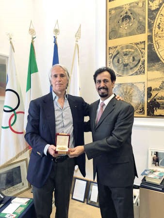 الشيخ علي الخالد خلال لقائه مع جوفاني مالاغو ﻿