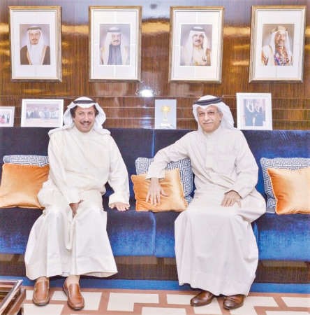  الشيخ عزام الصباح مجتمعا مع الشيخ سلمان بن ابراهيم ﻿