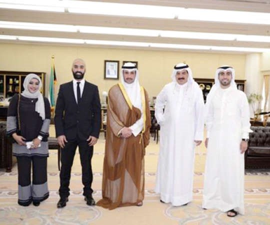 الغانم متوسطا عبدالله المعيوف وعبدالعزيز ناصر ود مشاعل العبيد وبدر عوض﻿