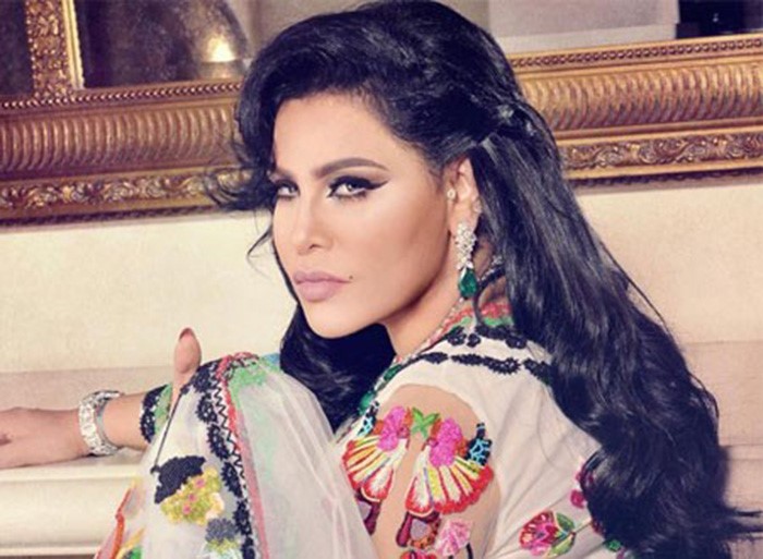  شاهد..أحلام تعوض إيقاف برنامجها بجلسة تصوير ملكية
