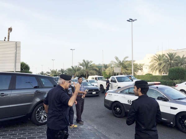 اللواء ابراهيم الطراح خلال اشرافه على حملة ضبط المستهترين 