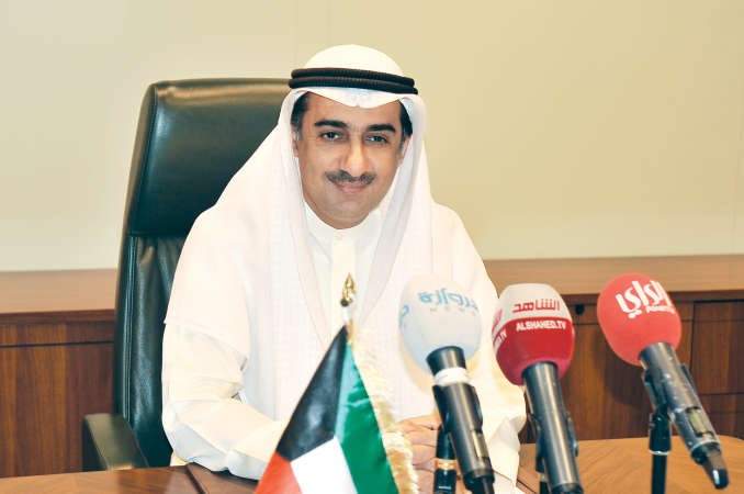وزير التجارة د يوسف العلي خلال المؤتمر الصحافي احمد علي 