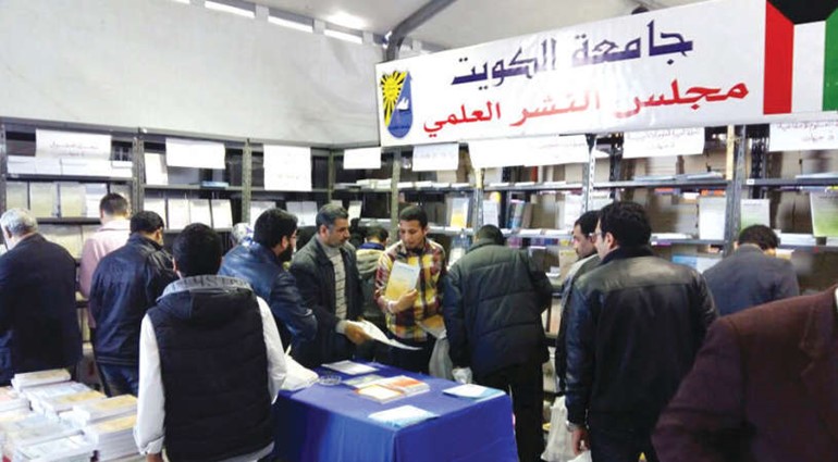 جانب من الحضور في الجناح﻿