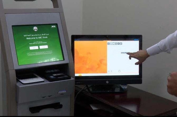 بالصور.. جهاز جوازات جديد يمكن الذاهبين إلى السعودية من الدخول في أقل من دقيقة دون مراجعة الموظف 