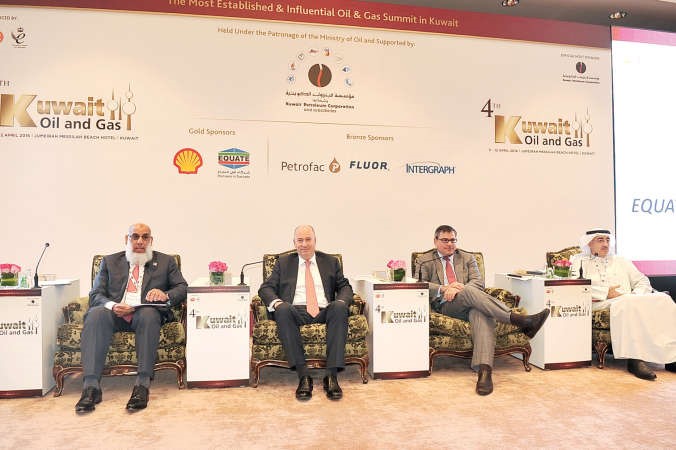 جانب من المشاركين في مؤتمر النفط والغاز امس احمد علي