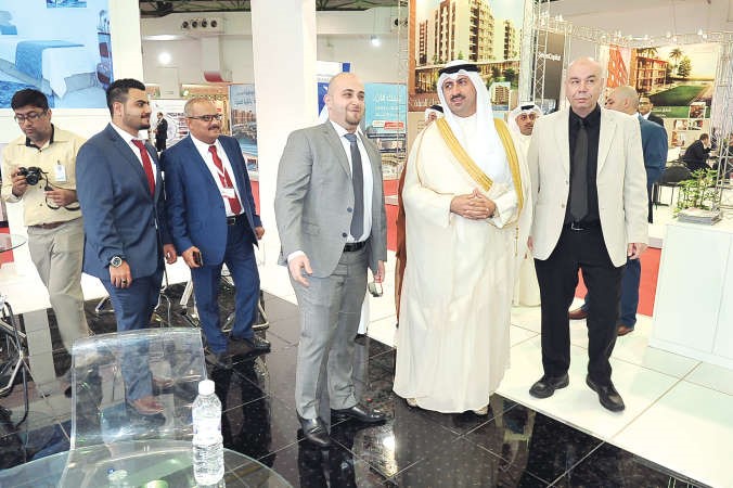 الشيخ نمر في جناح شركة تيماس العقارية