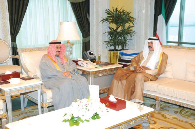 سمو ولي العهد الشيخ نواف الاحمد مستقبلا الشيخ د ابراهيم الدعيج