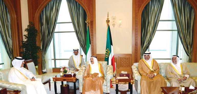 صاحب السمو الامير الشيخ صباح الاحمد مستقبلا وزير خارجية قطر الشيخ محمد بن عبدالرحمن ال ثاني بحضور الشيخ صباح الخالد والشيخ علي الجراح