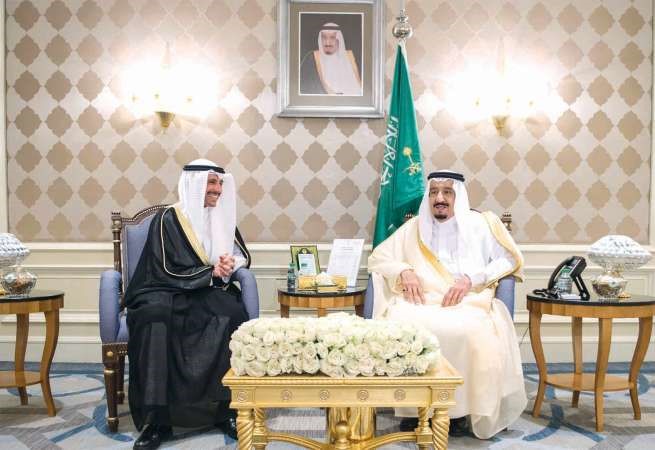 خادم الحرمين الشريفين الملك سلمان بن عبدالعزيز خلال استقباله مرزوق الغانم
﻿