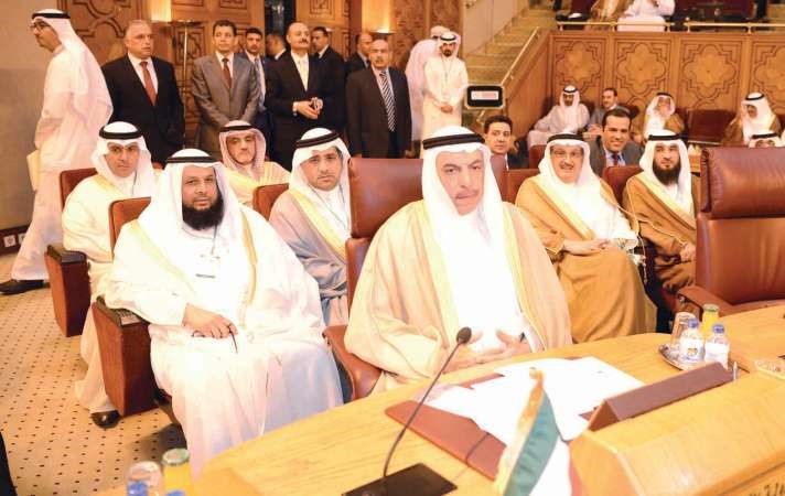 فيصل الشايع وحمود الحمدان ودعودة الرويعي وكامل العوضي وماضي الهاجري ودخليل عبدالله وعلام الكندري
﻿
