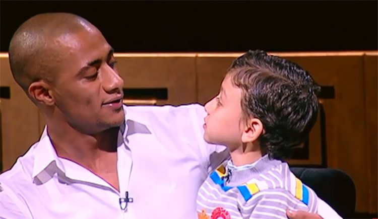 بالفيديو.. محمد رمضان يحقق حلم طفل مريض على الهواء 