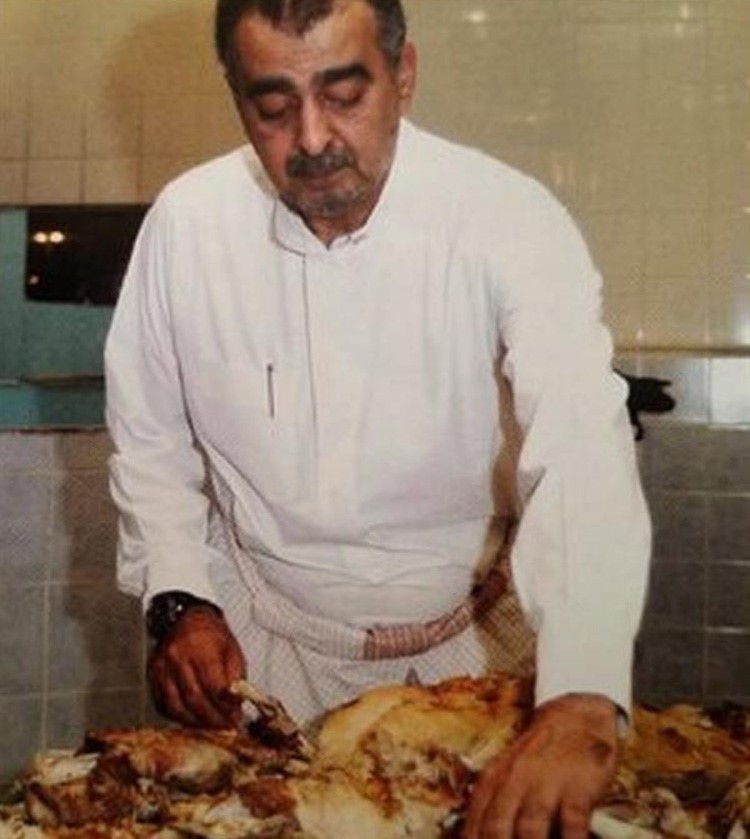 بالصور.. طباخ ملوك السعودية يروي تفاصيل 20 عاماً من طبخ الموائد الملكية.. وسر سمك "الناجل" 
