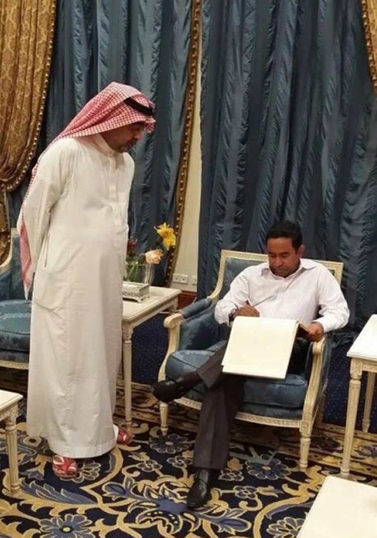 بالصور.. طباخ ملوك السعودية يروي تفاصيل 20 عاماً من طبخ الموائد الملكية.. وسر سمك "الناجل" 