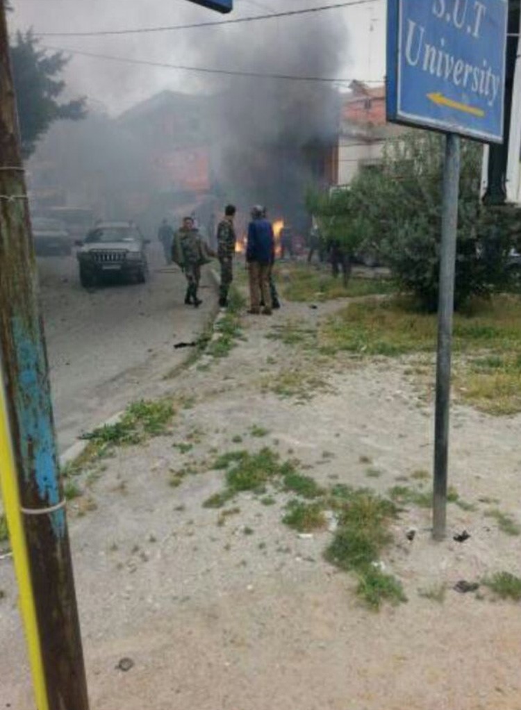 بالفيديو والصور.. اغتيال القيادي بحركة "فتح" فتحي زيدان الملقب بـ"الزورو" بسيارة مفخخة جنوب لبنان