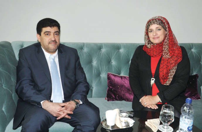 دعلي جوهر متحدثا للزميلة حنان عبدالمعبودقاسم باشا