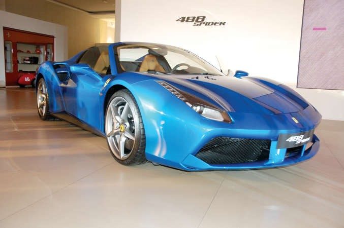 فيراري 488 سبايدر.. سيارة نحتتها الرياح