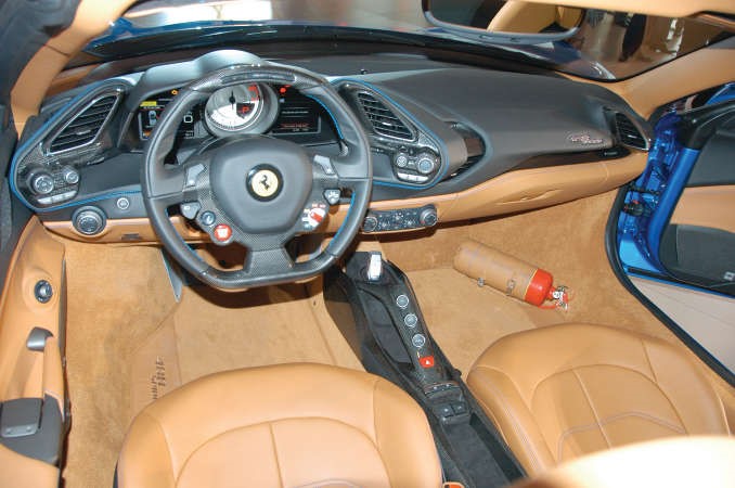 فيراري 488 سبايدر.. سيارة نحتتها الرياح