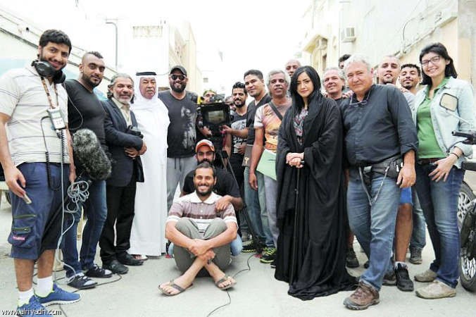  وفي لقطة جماعية مع فريق مسلسل باب الريح﻿
