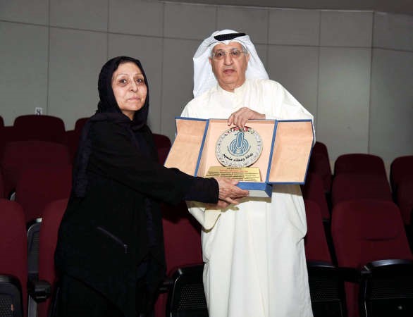 علي الريس يكرم اسرة الراحل زهير الدجيلي﻿
