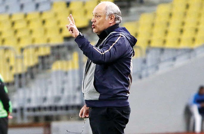 المدرب مارتن يول يريد الاستمرار مع الاهلي ﻿