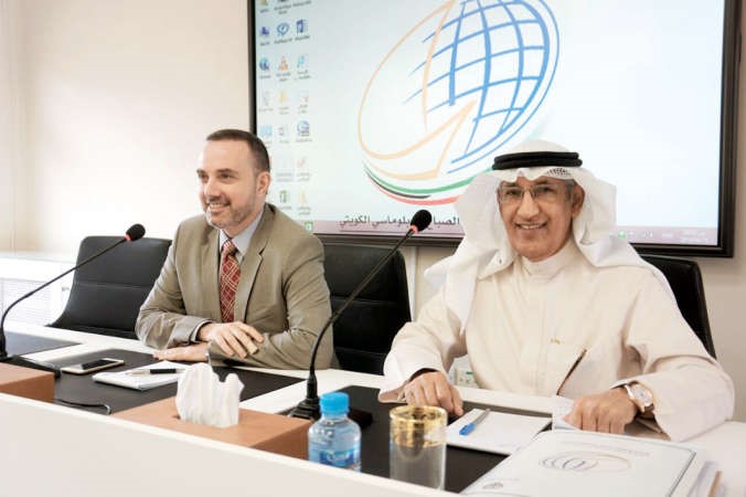 السفير عبدالعزيز الشارخ والسفير الفرنسي كريستيان نخلة