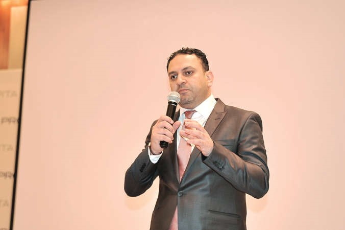 محمد ابو الرب مفتتحا الملتقى