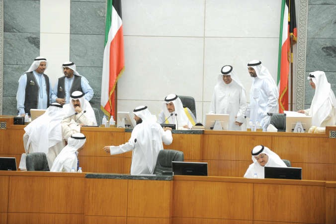رئيس مجلس الامة مرزوق الغانم والشيخ محمد الخالد والشيخ محمد العبدالله ومبارك الحريص ومعادل الخرافي على المنصة وتبدو الامانة العامةهاني الشمري