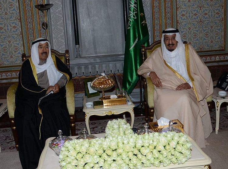 جانب من لقاء صاحب السمو الامير الشيخ صباح الاحمد وخادم الحرمين الشريفين الملك سلمان بن عبد العزيز
