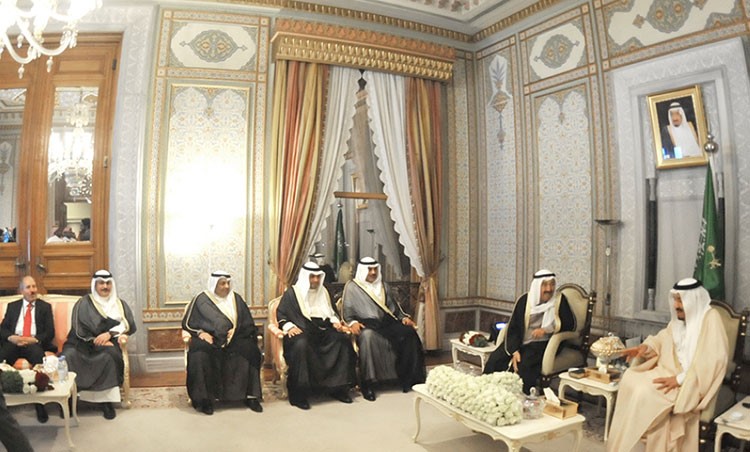 خادم الحرمين الشريفين الملك سلمان بن عبدالعزيز وصاحب السمو الامير الشيخ صباح الاحمد والوافد المرافق
